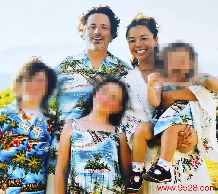·2021年4月，沙纳汉与布林、Echo以及布林的其他孩子沿途在夏威夷度假。