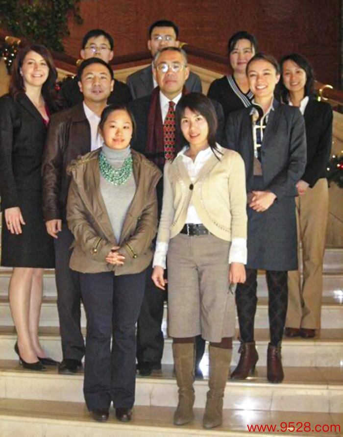 ·2007年，沙纳汉（第二排右一）在北京责任。